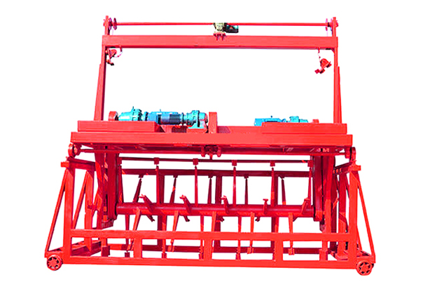 禽糞有機(jī)肥料腐熟的幾種發(fā)酵方法(圖2) 有機(jī)肥槽式翻拋機(jī)