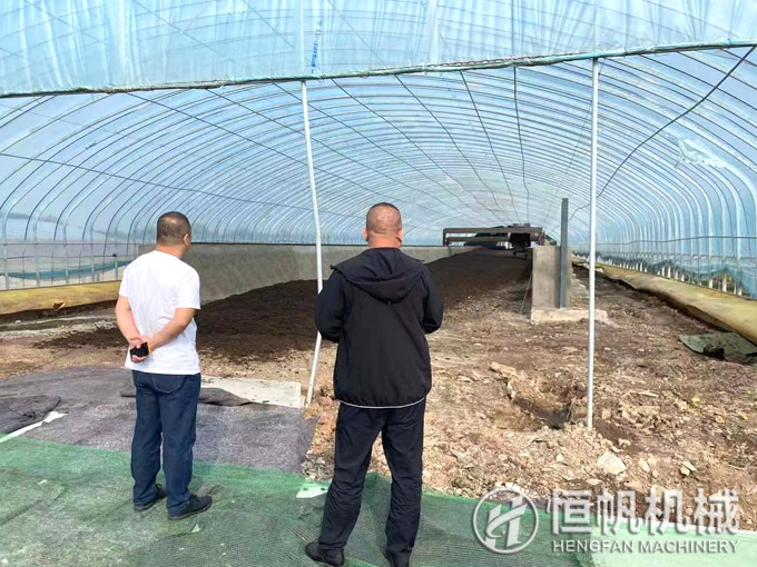 帶領大連客戶參觀山東年產十萬噸有機肥生產線項目(圖1) 有機肥發酵車間